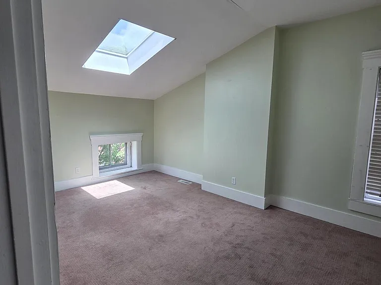 122 E Oak St #2 — Photo 6