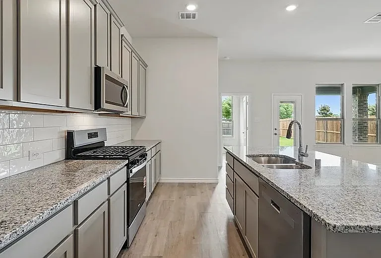 4195 Waldron Trl — Photo 8