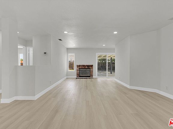 4th image of 10424 Peach Ct