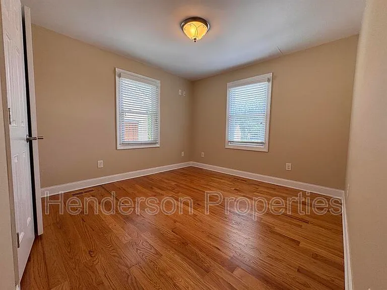 712 Hunter St — Photo 4