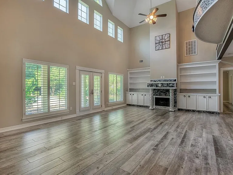 10819 Lake Windcrest — Photo 23