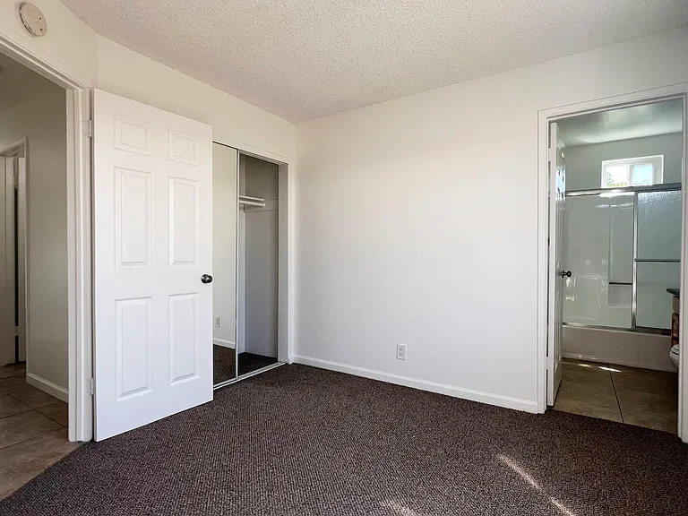 2725 Calle Del Comercio #B — Photo 41