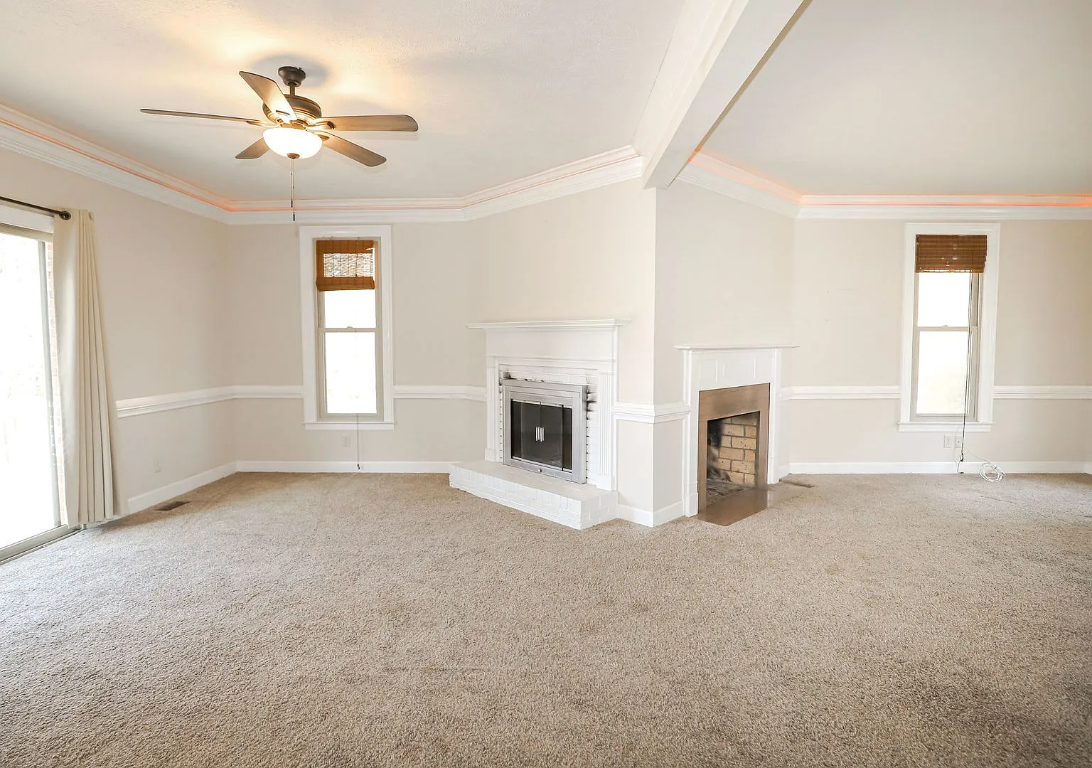 Gorgeous Estate home in Houndslake! — Photo 2
