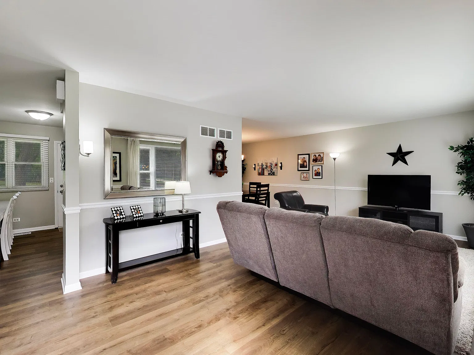3 bed, 1555 sqft, $2,950 — Photo 4