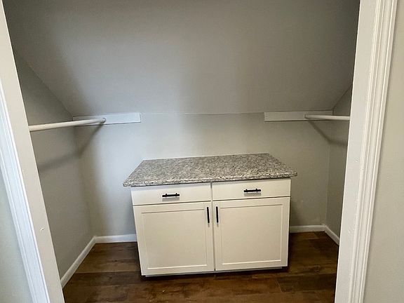5th image of 254 Corbin Ave Floor 3