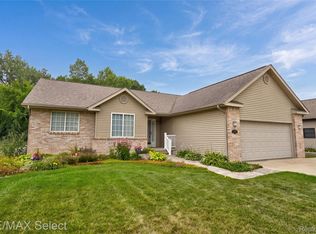 5199 Oakhill Dr, Swartz Creek, MI 48473