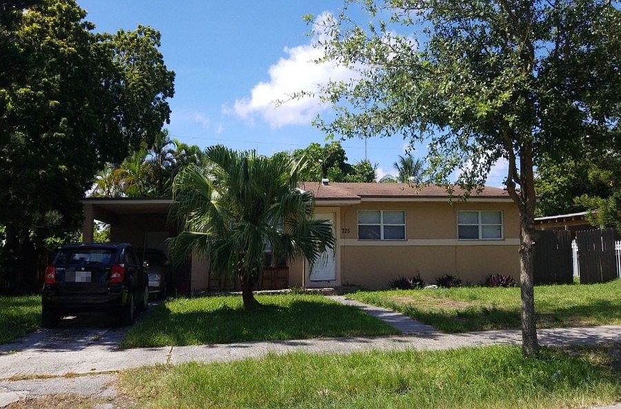 1st image of 725 NW 200th St