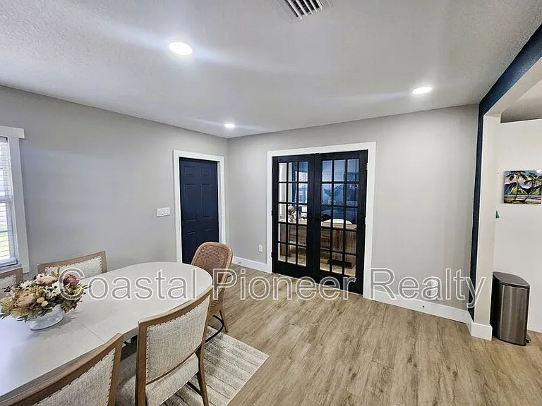 8711 N Wick Pl — Photo 3