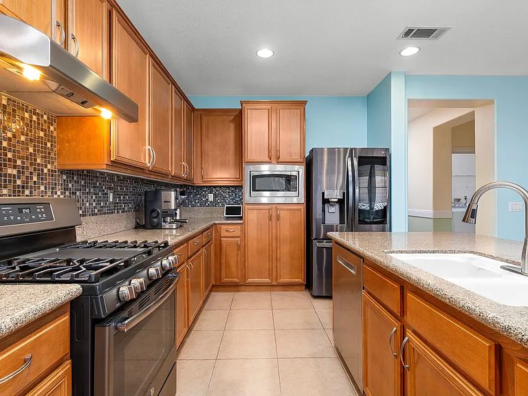39299 Gainsborough Dr — Photo 2