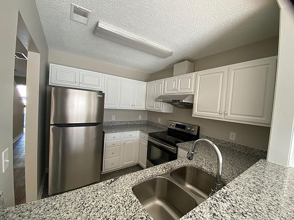 Beautiful new granite countertop and lovely new sink faucet. I'm loving that new refrigerator.