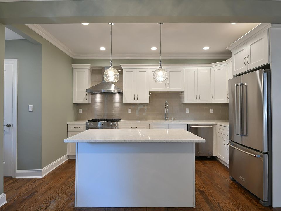 Kitchen/Center Island