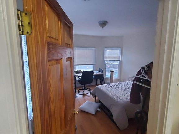 4th image of 185 Beacon St #2