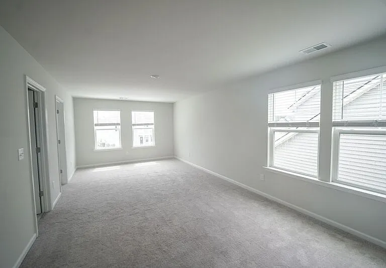 225 Lillian St — Photo 17