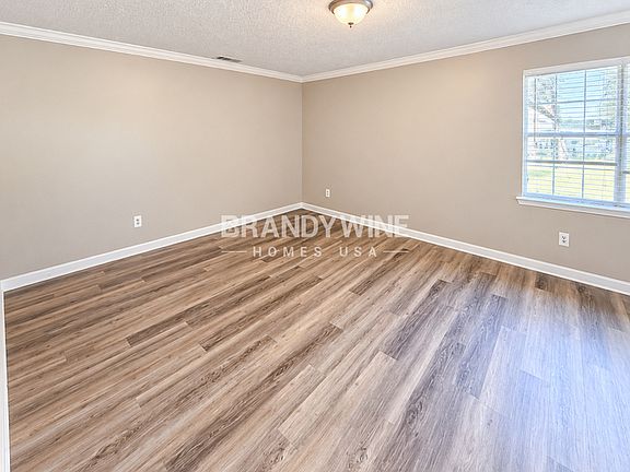 5th image of 1945 Banks Way