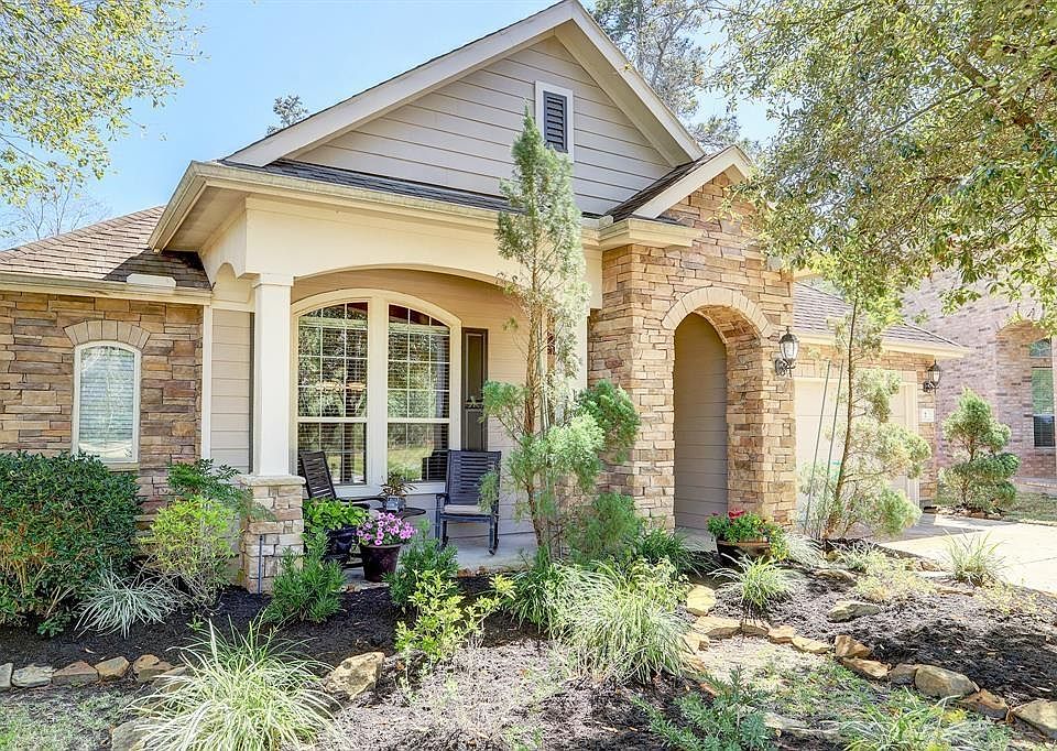 1st image of 2 Montfair Park Cir