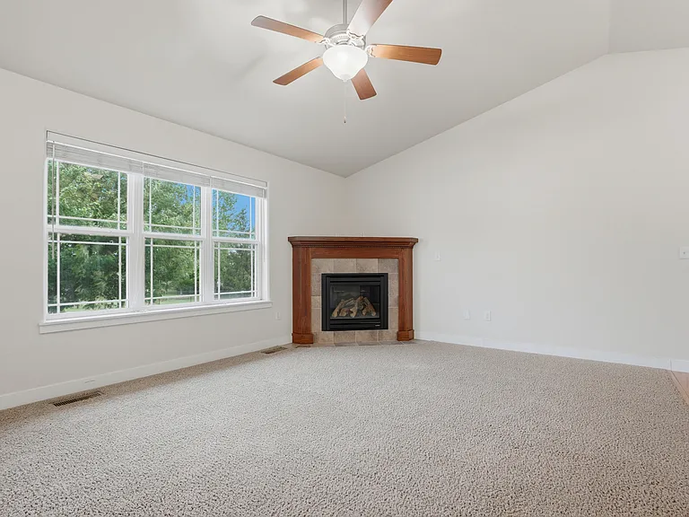 59 Whitechapel Dr — Photo 3