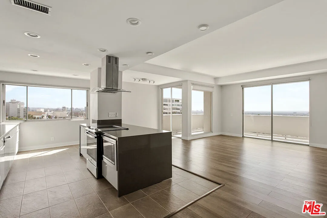 2 bed, 2.0 bath, 1363 sqft, $4,750 — Photo 1