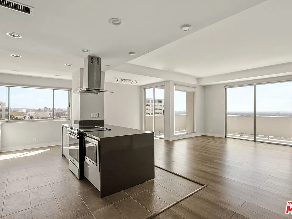 7250 Franklin Ave #717