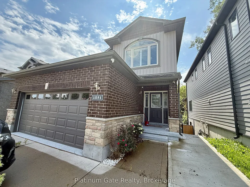 1851 Frederick Cres #UPPER