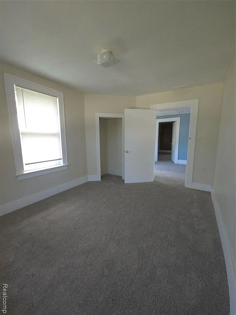 3 bed, 1200 sqft, $1,100 — Photo 4