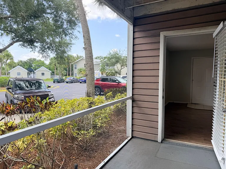Glenbrooke Apartments — Photo 11