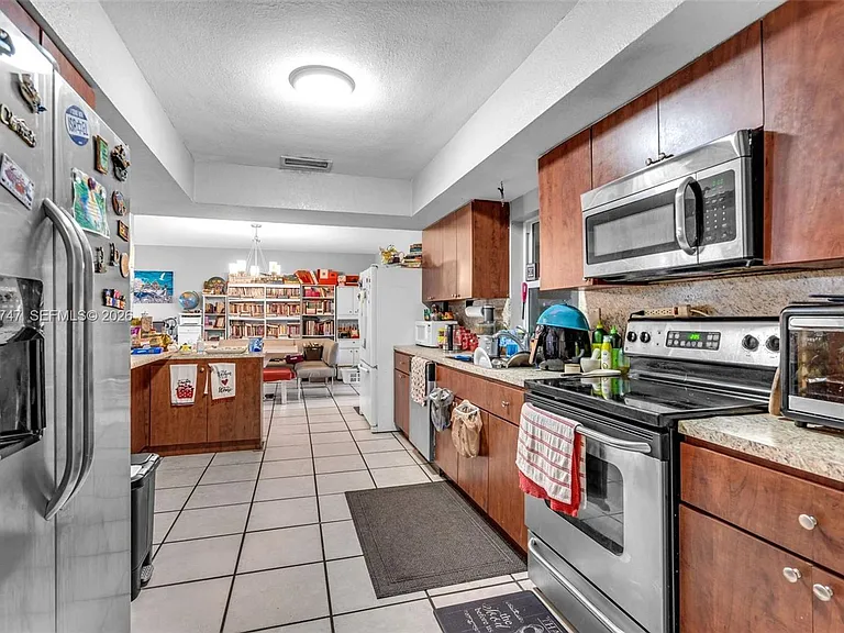 17930 NE 6th Ave #17930 — Photo 19
