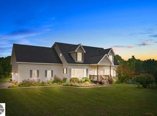 5637 E 46th Rd, Cadillac, MI 49601