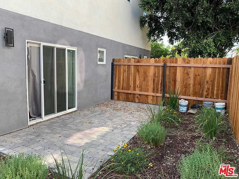 5733 1/2 Fulcher Ave — Photo 5