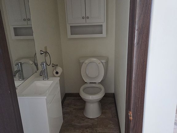 5th image of 3935 Canterbury Dr