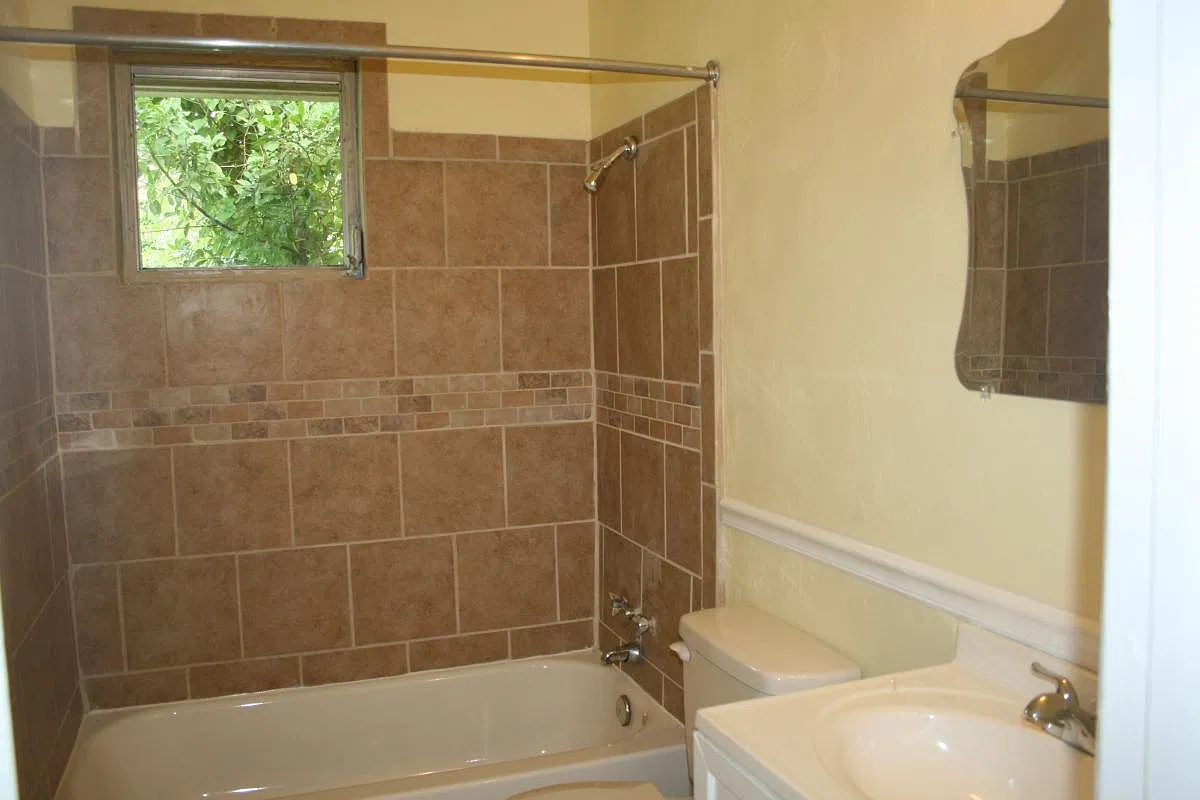 3 bed, 1008 sqft, $1,200 — Photo 3