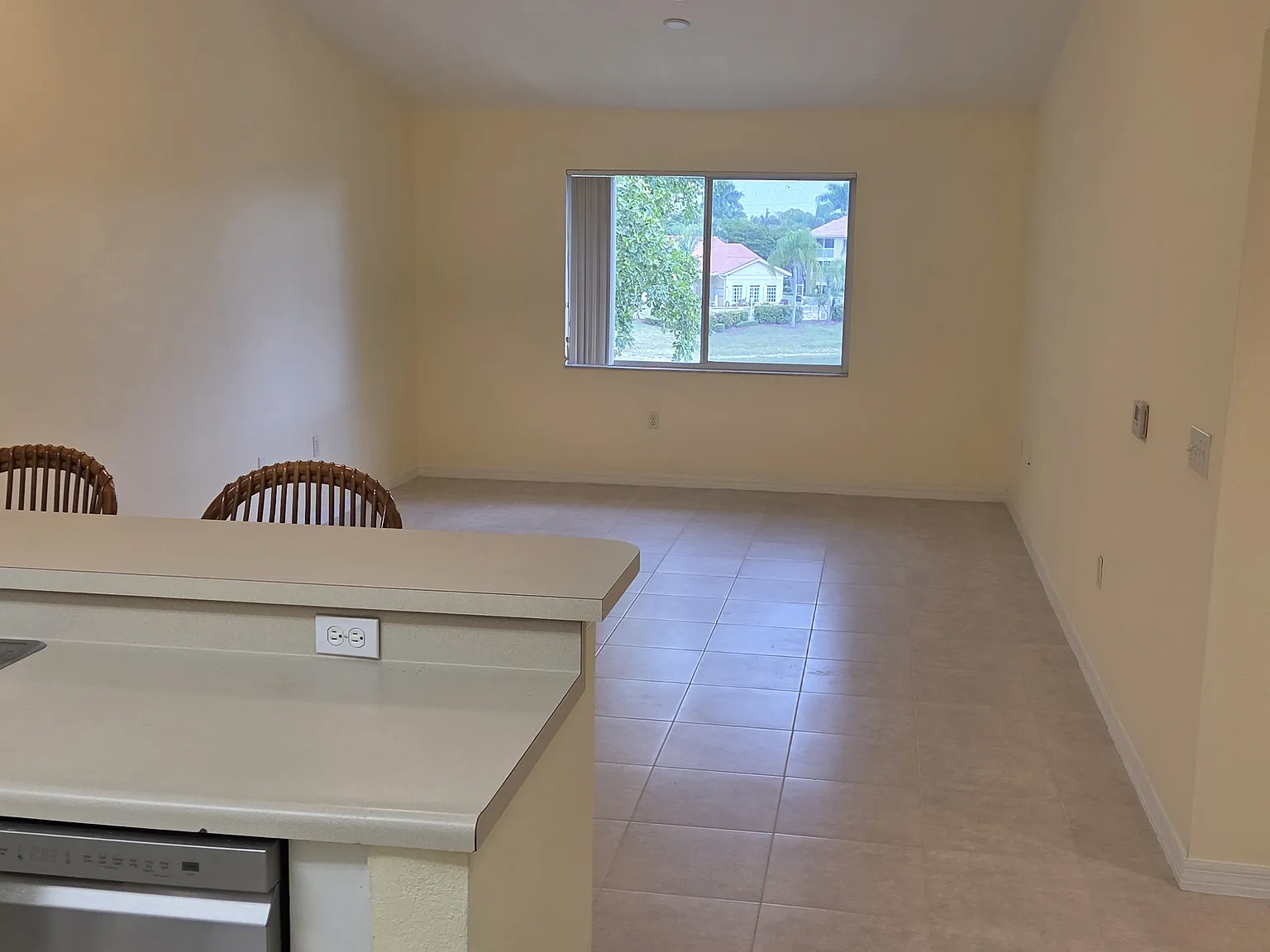 2 bed, 1010 sqft, $1,695 — Photo 2