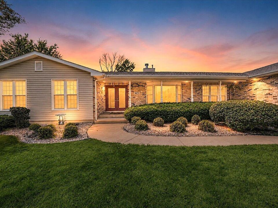 1st image of 425 Rolling Meadows Dr