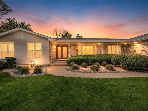 425 Rolling Meadows Dr, Valparaiso, IN 46385