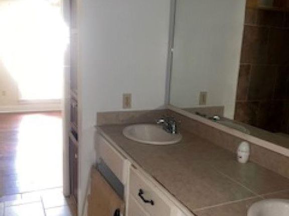5th image of 524 S Flannery Rd APT B