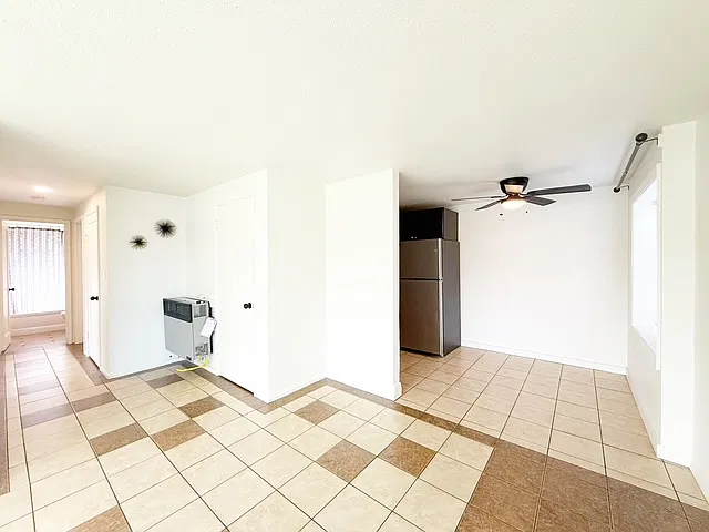 1736 Houston Ave - 1738 — Photo 3