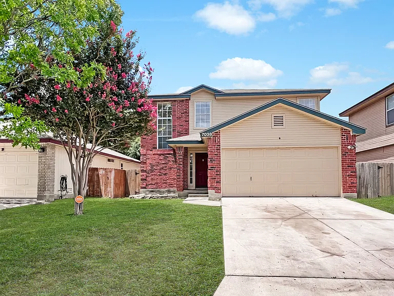 7038 Lynn Lake Dr — Photo 1