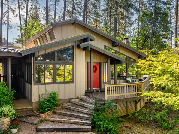 12597 Nottingham Ln, Grass Valley, CA 95949