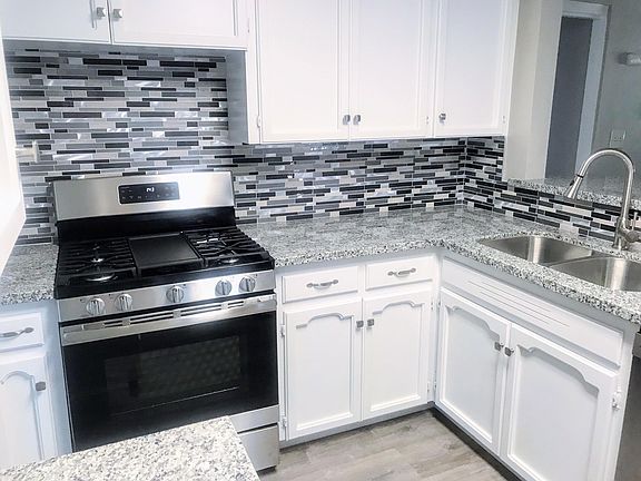 5th image of 2520 W Iris Ave