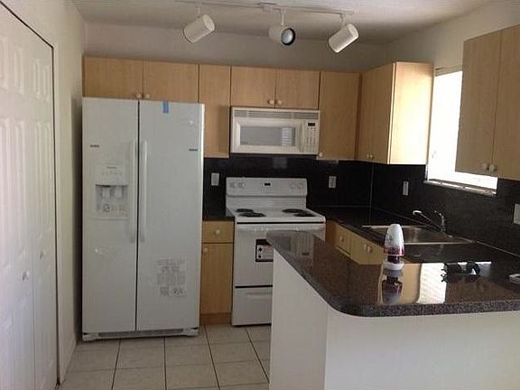 4th image of 1251 SE 27th St Unit 201