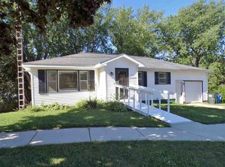 304 River St, Portage, WI 53901