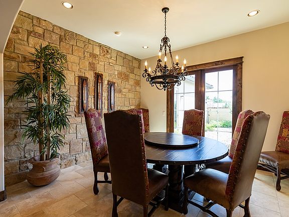 3rd image of 3568 La Cumbre Dr