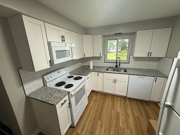 3rd image of 260 E Broad St