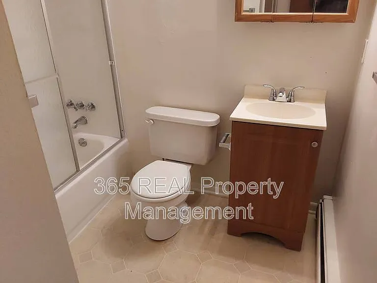 1624 9th Ave #11 — Photo 8