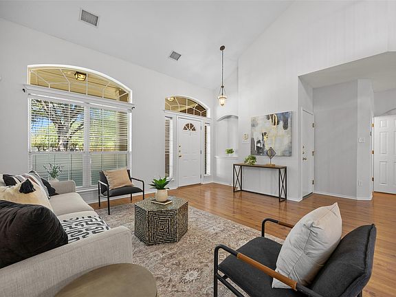 3rd image of 2633 Bolton St