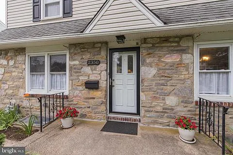 3 bed, 1254 sqft, $2,500 — Photo 2