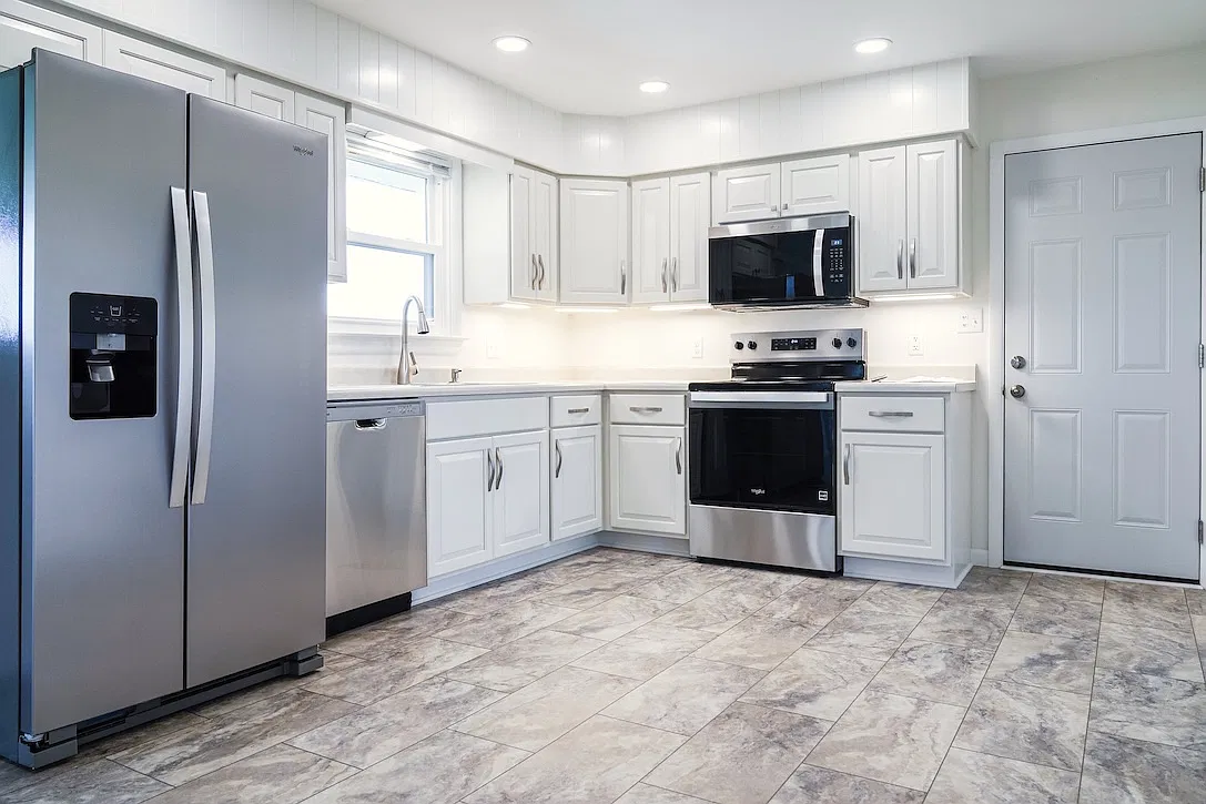 3 bed, 1.5 bath, 1614 sqft, $1,990 — Photo 4