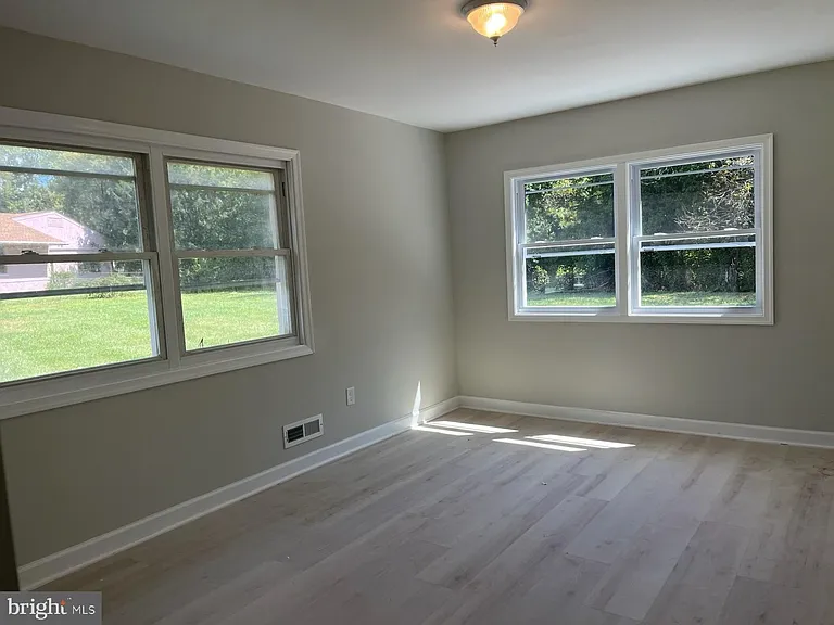 5100 Suitland Rd — Photo 11