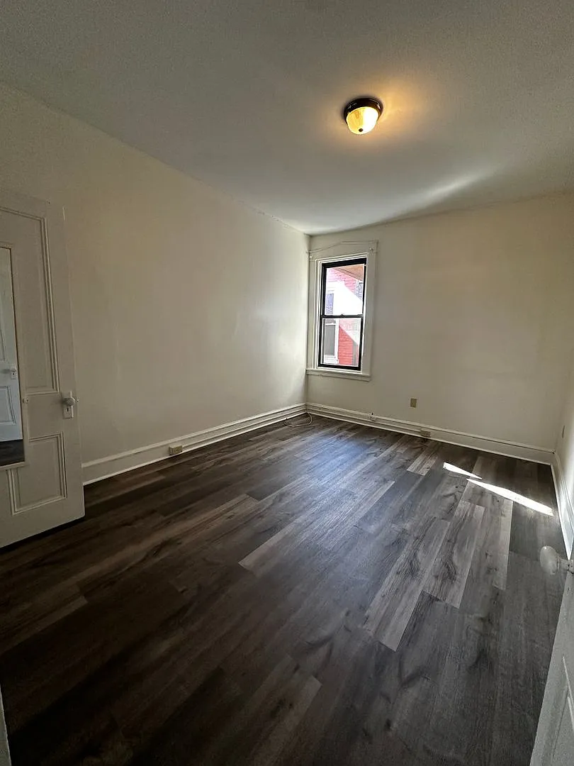356 N. Queen St — Photo 2