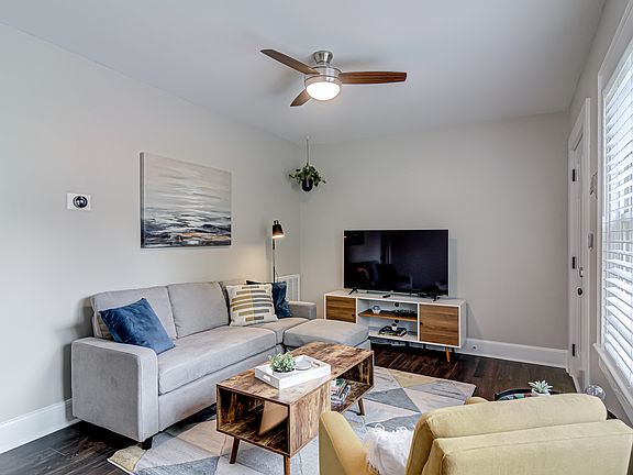 2nd image of 1515 Garland Dr #2