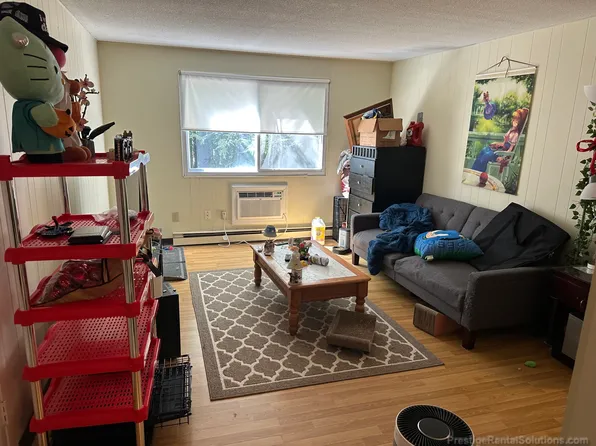 9 Beacon St APT 1, Leominster, MA 01453